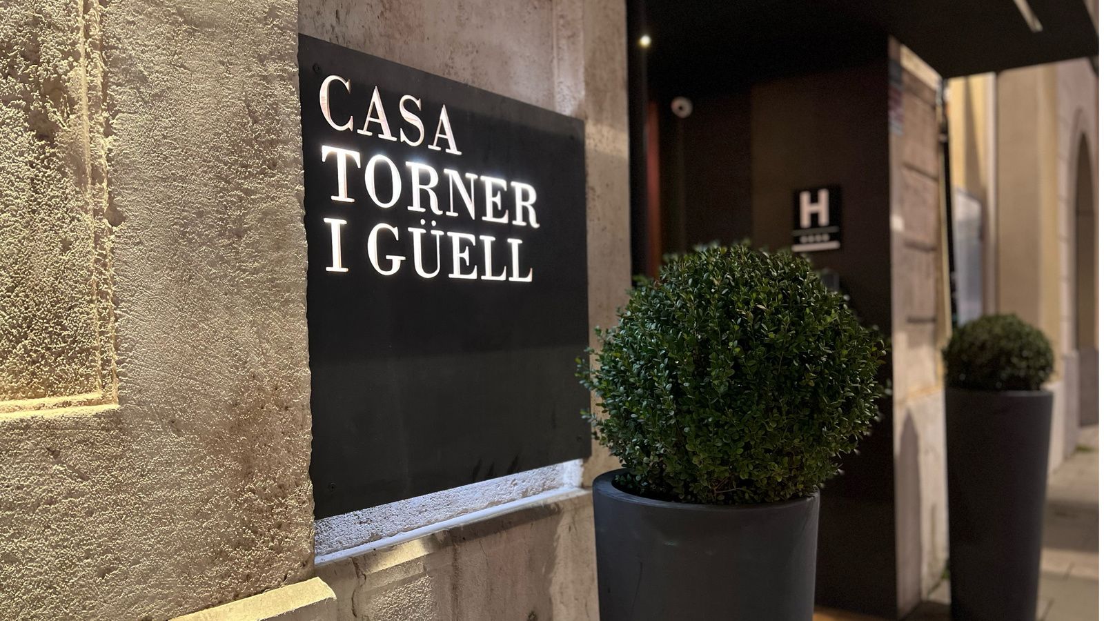 Entrance of the Mercer Hotel Casa Torner i Güell