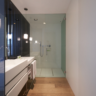 Bathroom of the Superior room of the Mercer Hotel Casa Torner i Güell