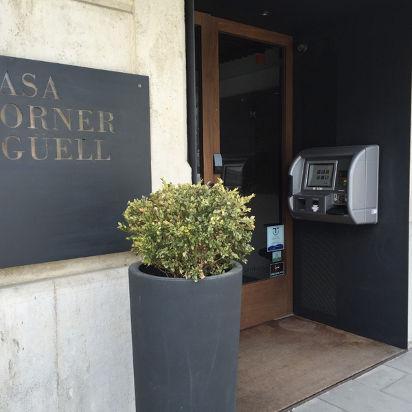 Màquina d'auto-checkin al Mercer Hotel Casa Torner i Güell