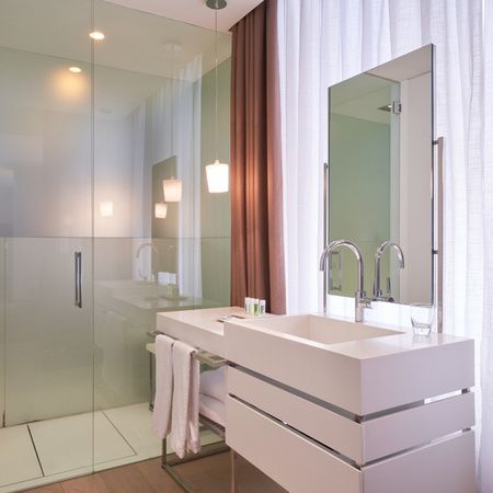 Bathroom of the bedroom at the Mercer Hotel Casa Torner i Güell