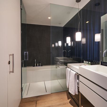 Bathroom of the bedroom at the Mercer Hotel Casa Torner i Güell